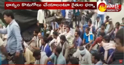 Farmers Protest In Front Rice Mills At Miryalaguda