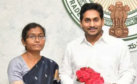 Badvel Bypoll 2021 CM ys Jagan Congratulates Dr Dasari Sudha