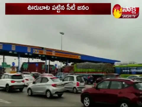 Heavy Traffic In Nalgonda Toll Gate For Sankarathi Festival 