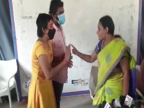 Viral,Two Husbands Fight For Wife In Hyderabad