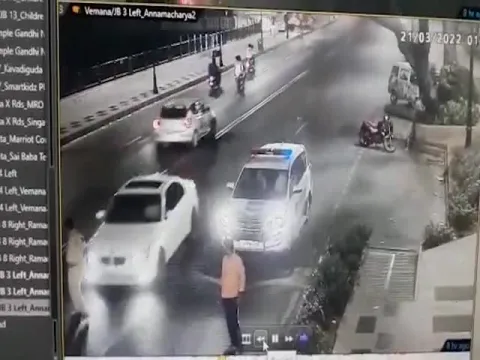 Hyderabad: Police Inspector Injured In Road Accident At Tank Bund