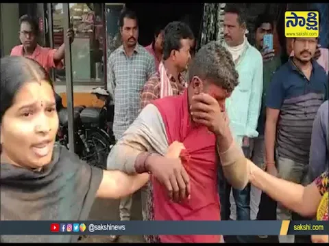 Woman Split Chilli Powder Man Over Money Issue In Sathupalli