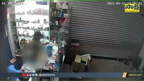 Hyderabad Sanath Nagar Man Theft Medical Shop In Weird Way