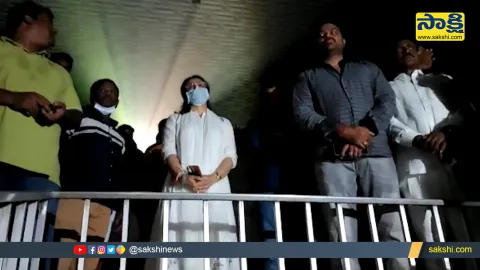 Namrata Shirodkar Watches Sarkaru Vaari Paata Movie