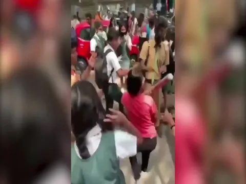 Bengaluru School Girls Fight On Road Video Gone Viral