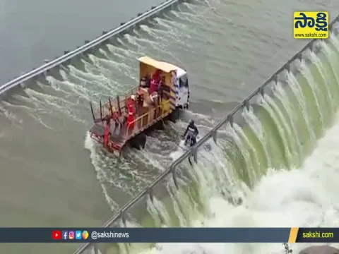 Traffic Police Rescued One Person Who Tried To Cross Himayath Sagar Service Road Bridge