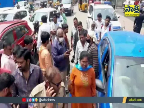 Woman Creates Ruckus At Sultan bazar Traffic Police