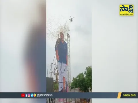 Chiranjeevi, Salman Khan Huge Cutout Goes Viral Over GodFather Pre Release Event