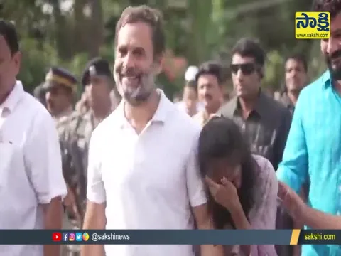 Girl Meeting Rahul Gandhi During Bharat Jodo Yatra Cant Control Tears Video Gone Viral