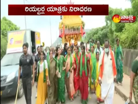 Public Serious On Realtors Padayatra In Andhra Pradesh