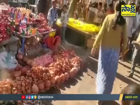 Viral Video: UP Woman EX IAS Daughter Vandalising Street Vendors Shop