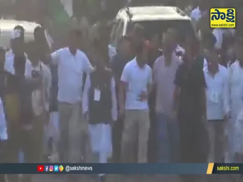 Mahatma Gandhis Grandson Joined In Rahul Gandhi Bharat Jodo Yatra Video Gone Viral