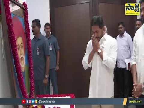 AP CM YS Jagan Pays Tribute To Jyotirao Phule 