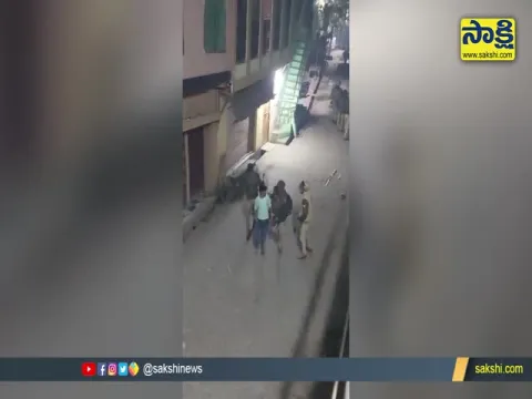 Viral Video: Mob Clashes With Police Throws Stones In UP Badaun