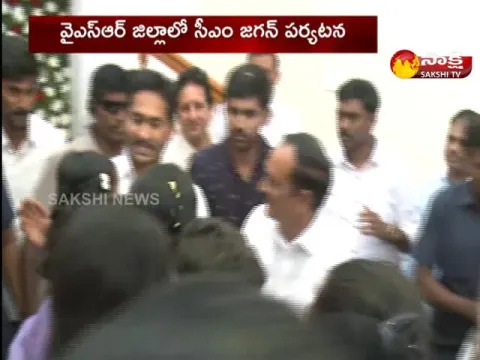 CM Ys Jagan Blessings to Newly Married Couple In Kadapa