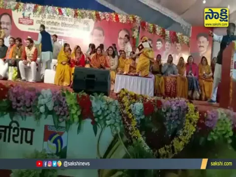 Female BJP Leaders Fight On Stage At Madhya Pradesh Video Goes Viral