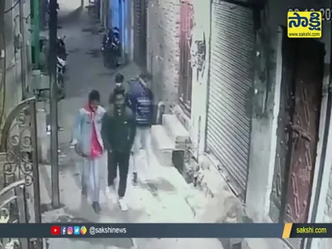 Viral Video: Meerut Boy Dead While Walking With Friends