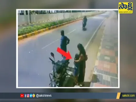 Viral Video India Army Jawans Help To Family 