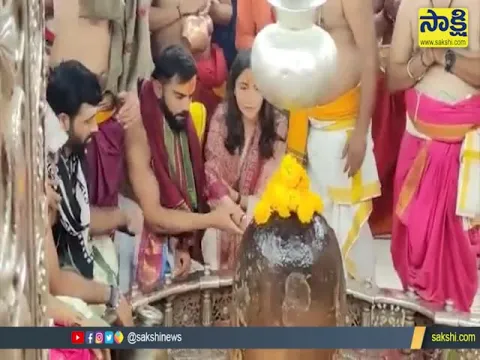 Virat Kohli And Anushka Sharma Visits Ujjain Mahakaleshwar Temple