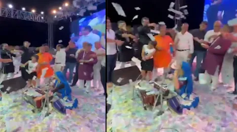 Viral Video People Showered Currency Notes Singer 