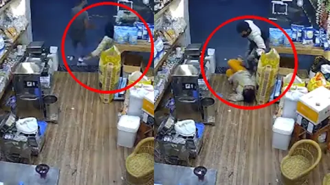 Chain Snatcher Attack On Women In New Delhi 