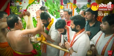 Adipurush Director Om Raut Visit to Karmanghat Hanuman Temple