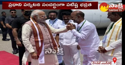PM Modi Interaction With Bandi Sanjay At Begumpet Airport