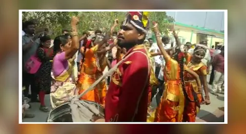 People Grand Welcome To Secunderabad Tirupati Vande Bharat Train