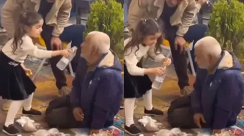 Viral Video Little Girl Gave Drinking Water To Sick Old Man 