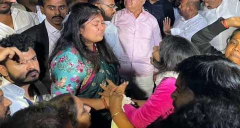 Video Jayanagar Congress Candidate Sowmya Reddy Gets Emotional