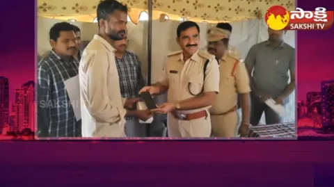 Police Distributed Mobile Phones To The Public 