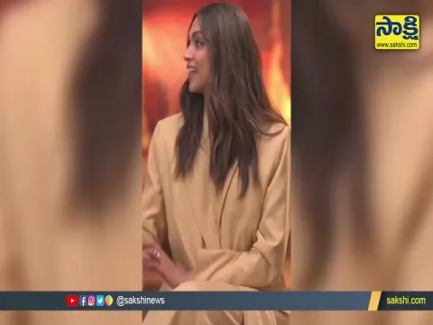 Deepika Padukone Receives Surprise Visit From Ranveer Singh