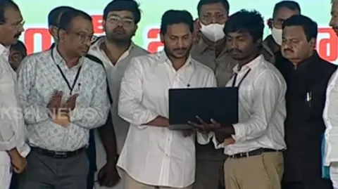 Live Jagananna Vidya Deevena Program In Kovvur