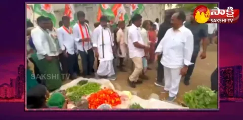 CLP Leader Bhatti Vikramarka Went To Vegetable Vendors 