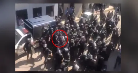 Video Former Pakistan PM Imaran Khan Arrested 