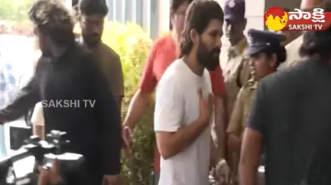 Allu Arjun Visits Apollo Hospital to See Ram Charan Upasana Baby Girl