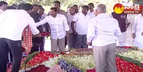 CM YS Jagan Pays Tributes To Dr YS Rajasekhara Reddy at YSR Ghat Idupulapaya