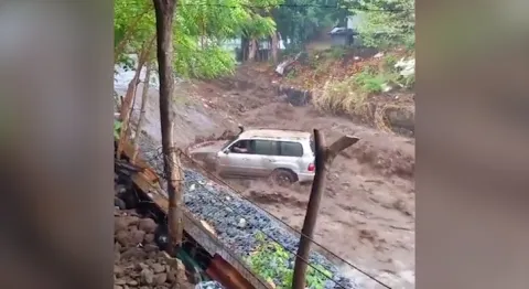 Viral Video Car Washed Away In Floods