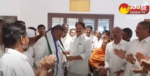 TDP Key Leaders Joins YSRCP in the Presence of MP Mopidevi Venkataramana