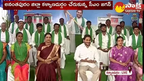 CM YS Jagan Photo With Farmers 