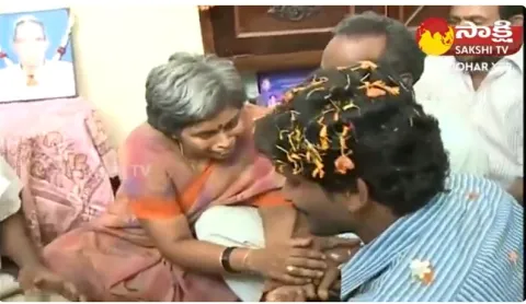 CM Jagan Meets Narayanarao Family 