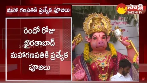 Huge Crowd At Khairatabad Ganesh in Second Day