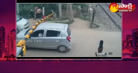 Car Crossing Railway Gate Video Viral 