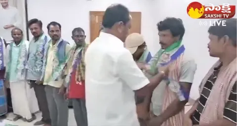 Big Shock To Chandrababu TDP Activists Join In YSRCP 
