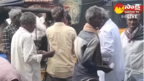 Money Distribution in Nara Lokesh YuvaGalam Padayatra