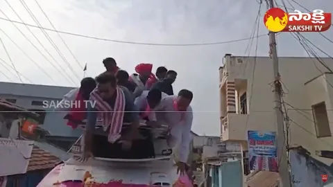 Minister KTR Fell From Top of Campaign Chariot Armoor Election Campaign