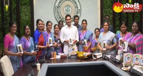 CM YS Jagan Solves Anganwadi Workers Problems