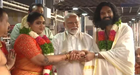 Actor Suresh Gopi Daughter Marriage In Temple  - Sakshi