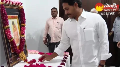 CM Jagan Pays Tribute to Yogi Vemana