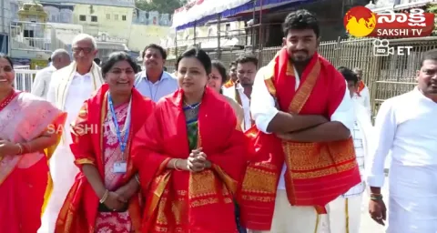 Anchor Suma Visits Tirumala With Her Son Roshan Kanakala